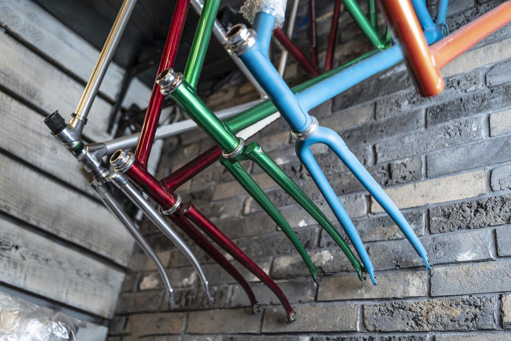 Build a custom mountain bike at Sprockets Cycles